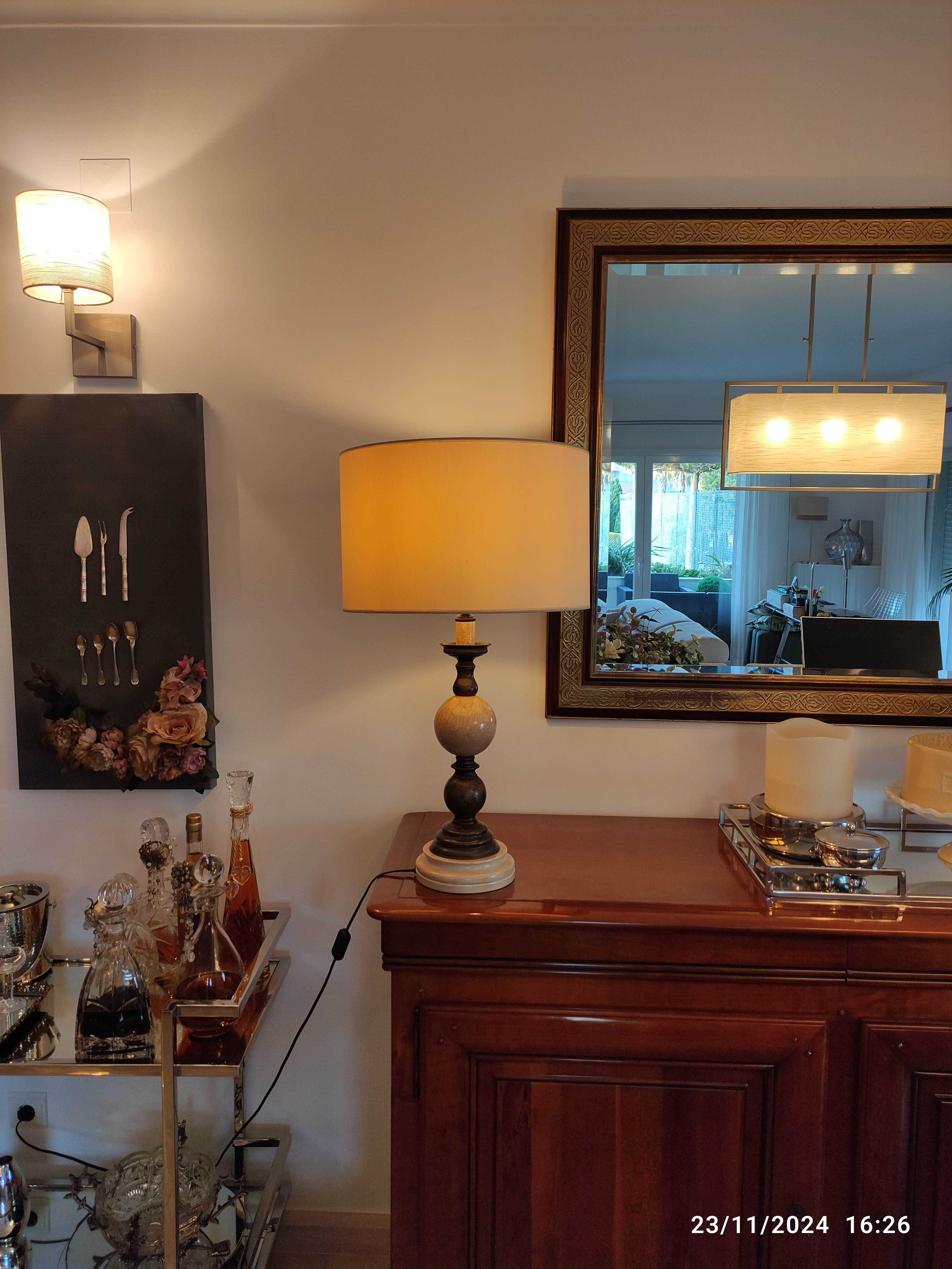 Dois candeeiros de mesa