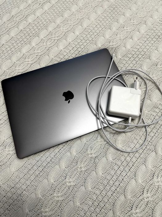 Macbook Pro 2019 15 inch i7 / 16 / 512gb. TouchBar. Хороший стан.