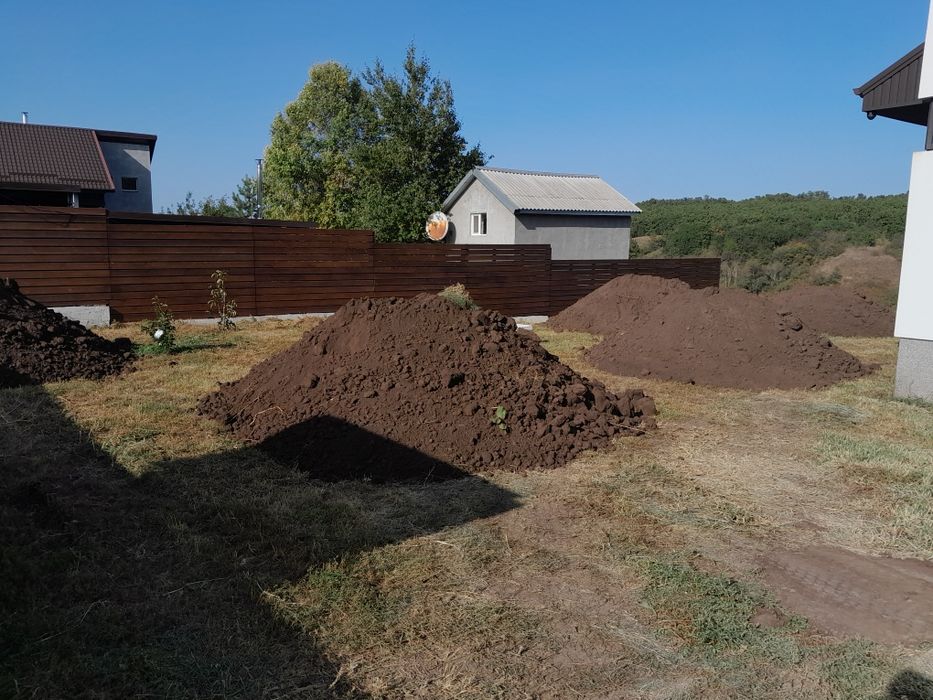 Чорнозем, шлак, щебінь, пісок, відсів, глина, перегній,вивіз сміття.