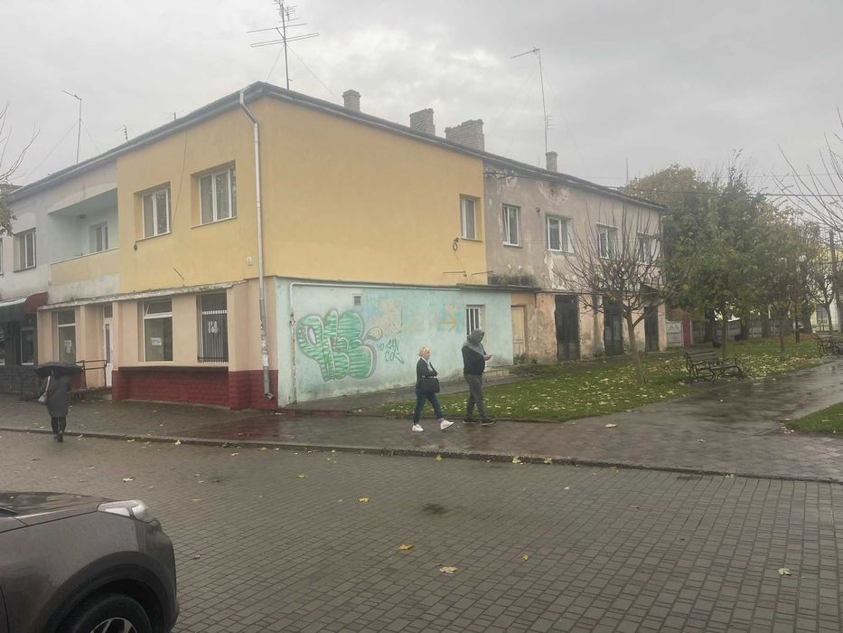 Приміщення в оренду, центр Яворова — ремонт під орендаря