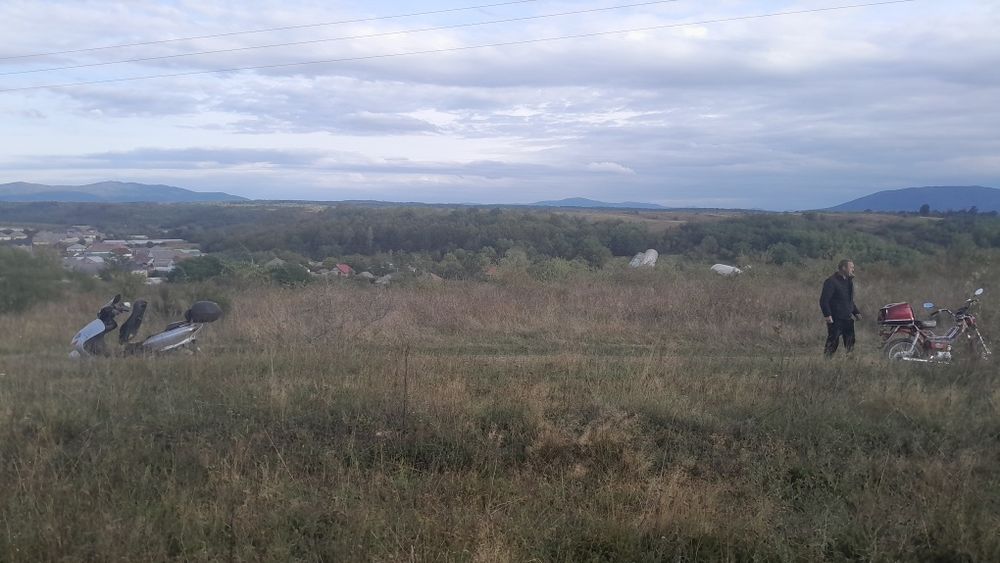 Продам земельну ділянку 16 соток в селі Великі Комяти біля  вишки .