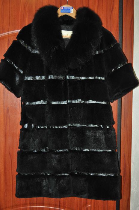 Жіноча шубка з коротким рукавом