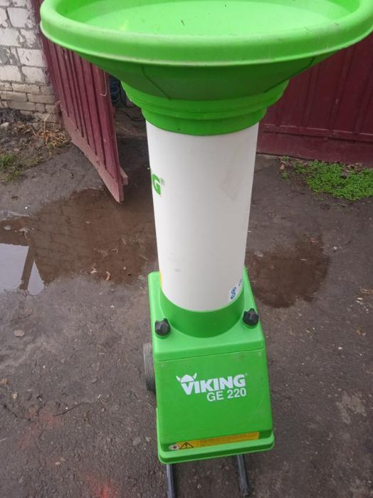 Продам садовий подрібнювач Viking GE 220.
