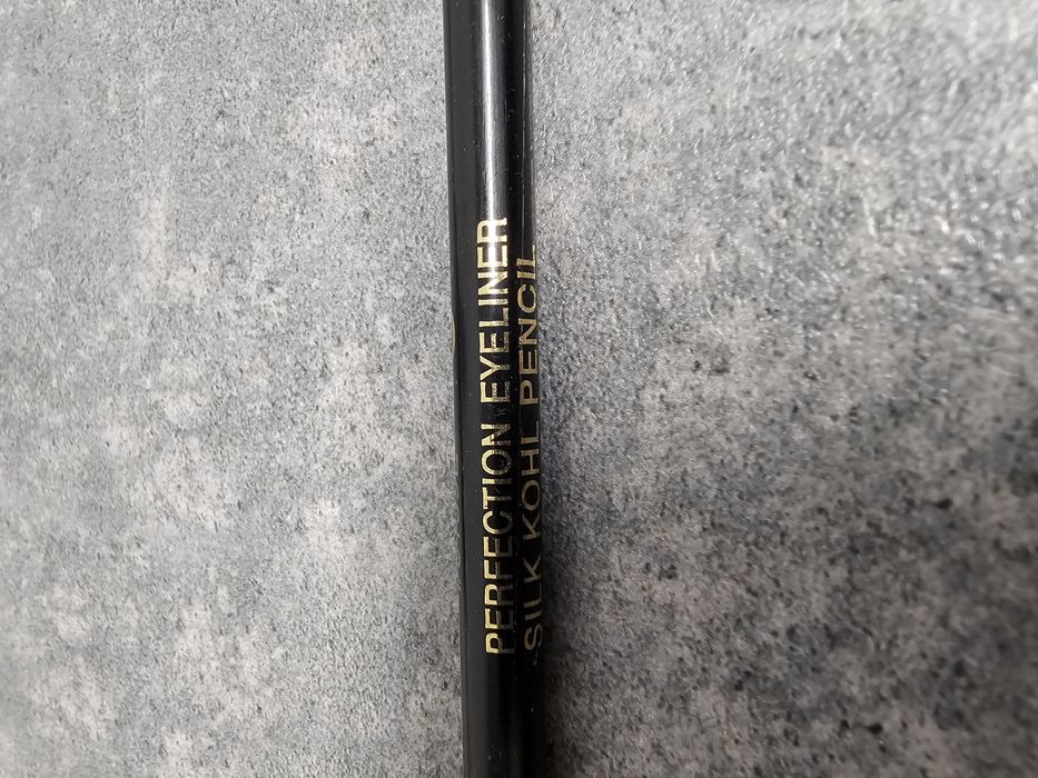 Czarna kredka do oczu i brwi Ruby Rose