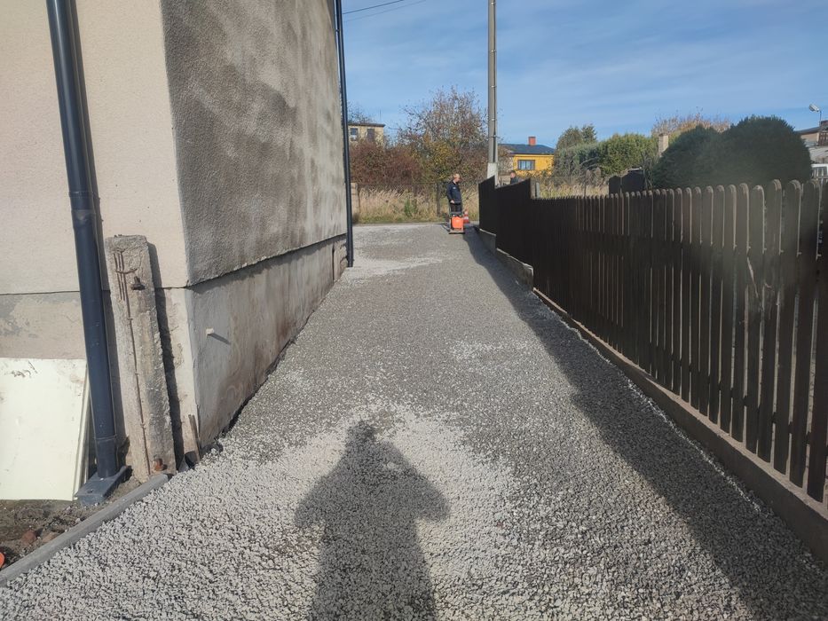 Utwardzenie podwórka drugi dojazdowe droga z frezu j