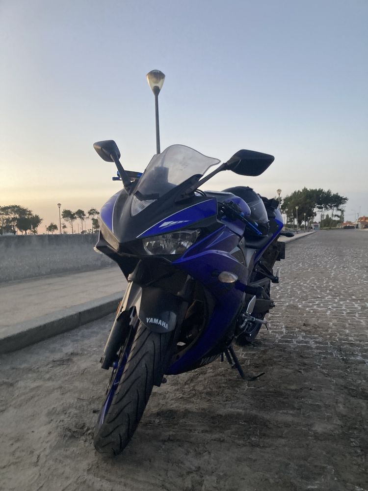 Yamaha YZF R3 Race Blue