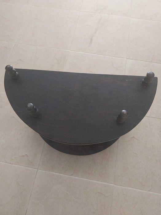 Pequeno móvel de madeira