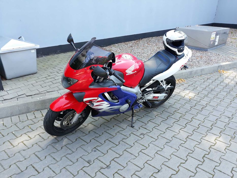 Motocykl Honda CBR F4