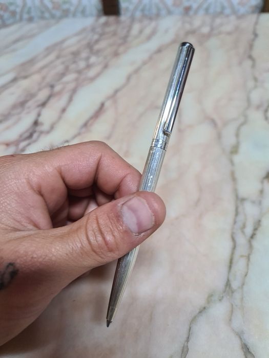 Caneta azul em prata