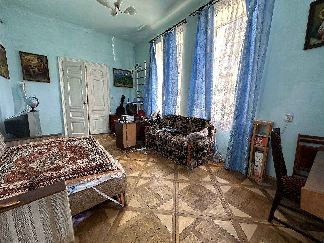 Продаж квартири в історичному центрі міста з можливістю під комерцію