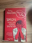 Simon  oraz inni homosapiens.