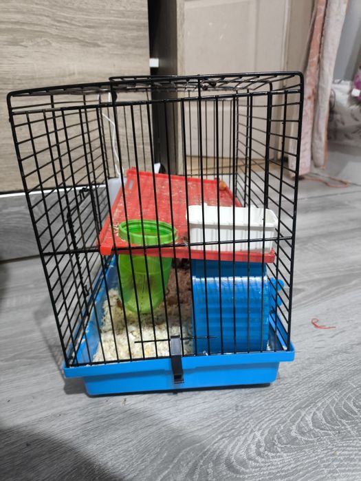 Sprzedam klatkę dla chomika wraz z zestawem .