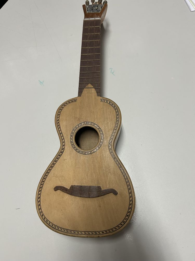 Cavaquinho antigo braco em leque