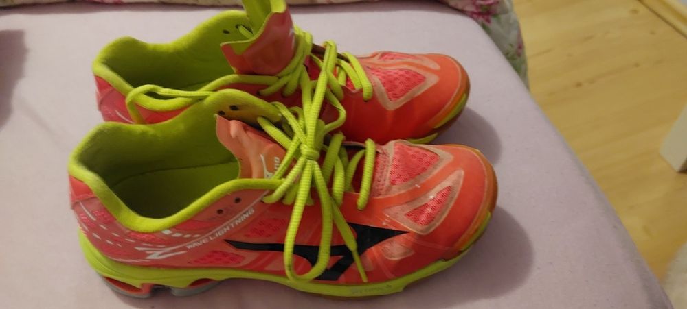 Halówki buty Mizuno rozm. 37