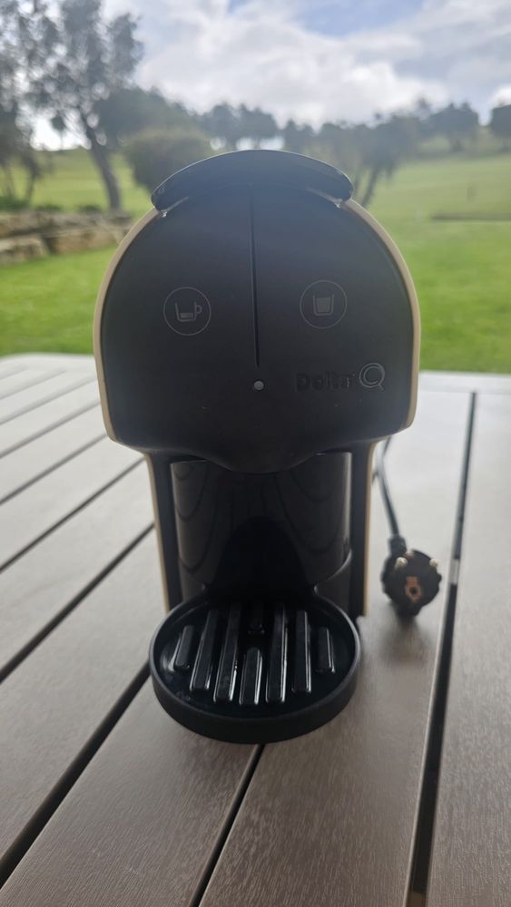 Máquina café Delta Q Qit Quick Branco com café