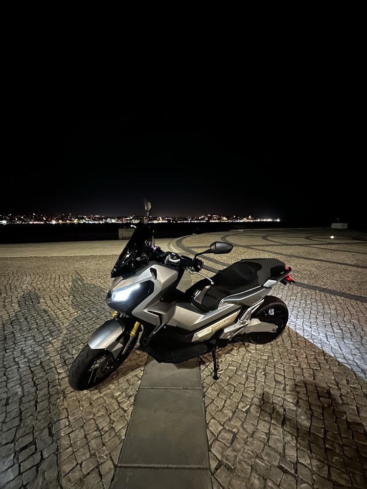 Honda Xadv 750.