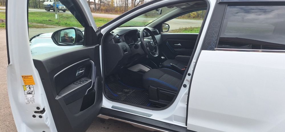 DACIA Duster4wd Laureate 1.5диз. 86kv 120л.с. 6-Ступка