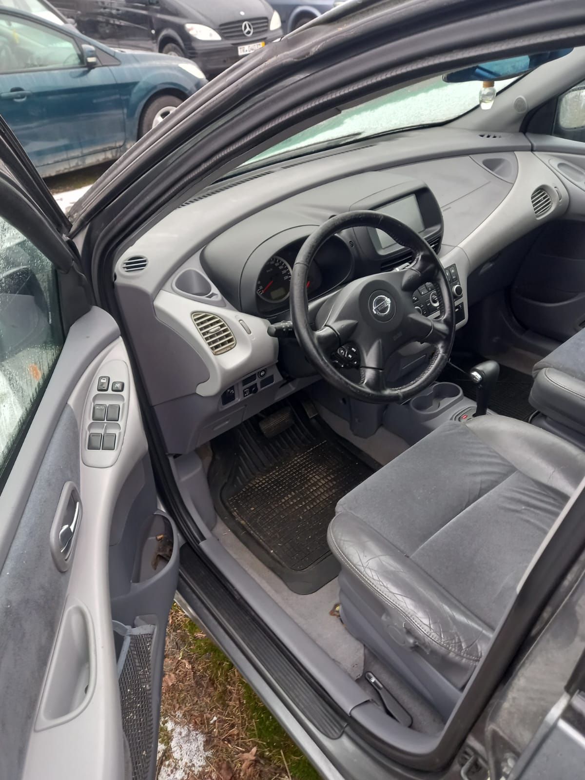 Nissan Almera Tino 2003 Avtomat, Газ/Бензин