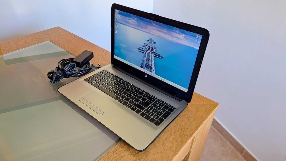 HP 15-ay Core i5-6200U 2.8GHz- 8GB Ram- SSD 240GB- Radeon R5