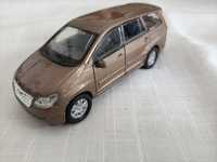 Samochód Welly 1:34 Toyota innova