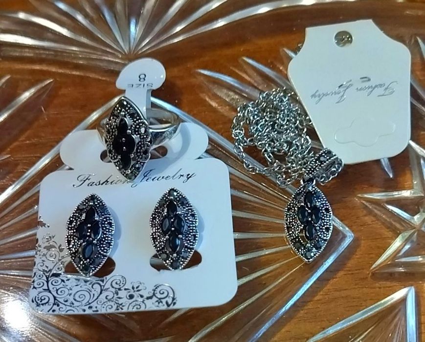 Набори біжутерії преміум-класу.