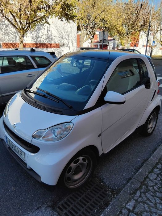 Carro de garagem em muito bom estado carro de garagem