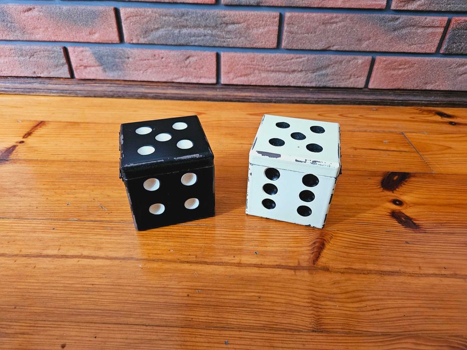 drewniane, dekoracyjne pojemniki na biżuterię Meble VOX Cubic