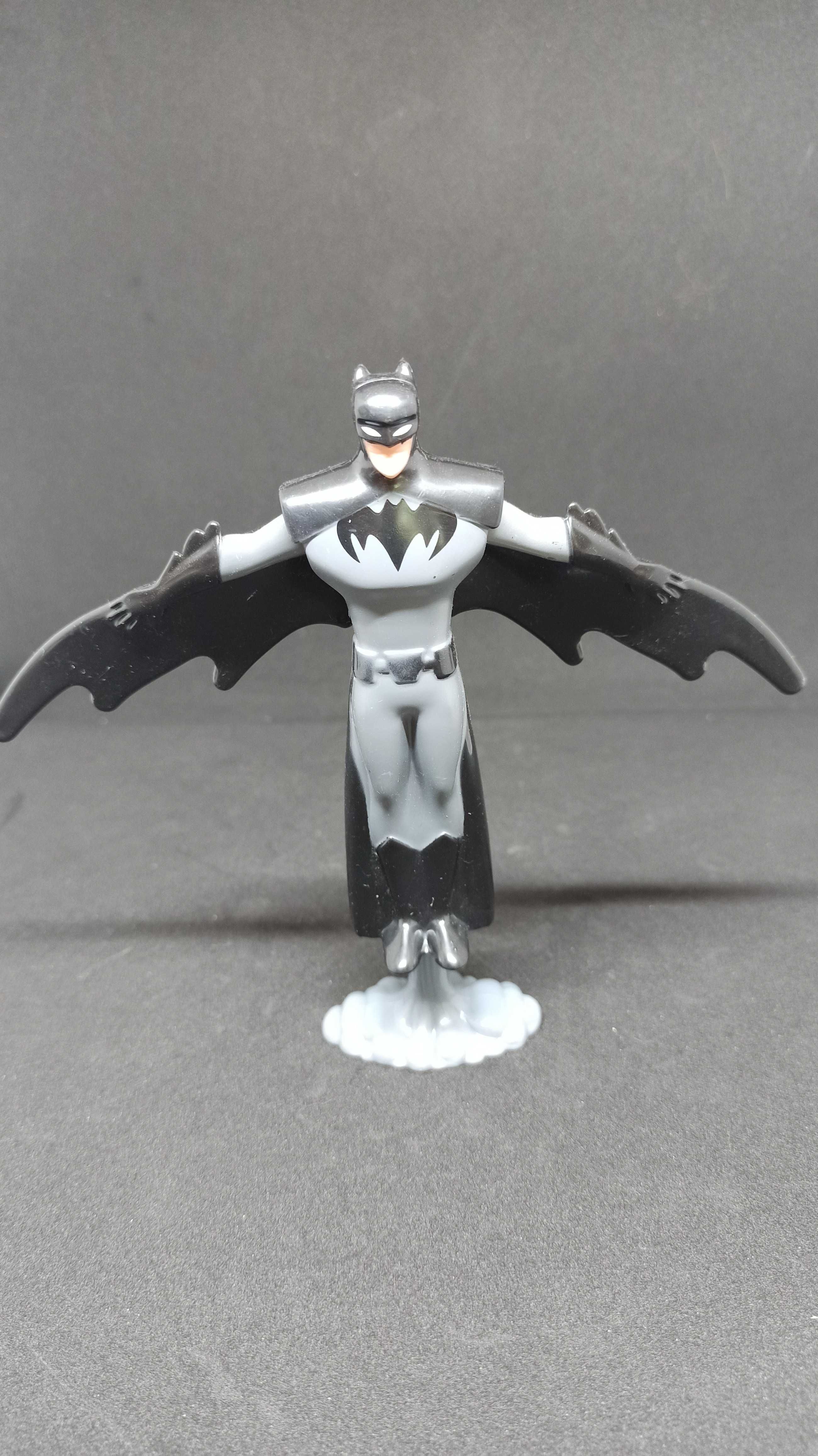 Игровая фигурка Batman Бэтмен черный плащ 14,5 см.