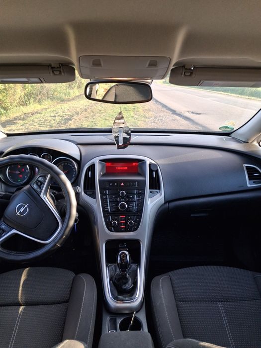 Опель Астра J 1,7 crdi