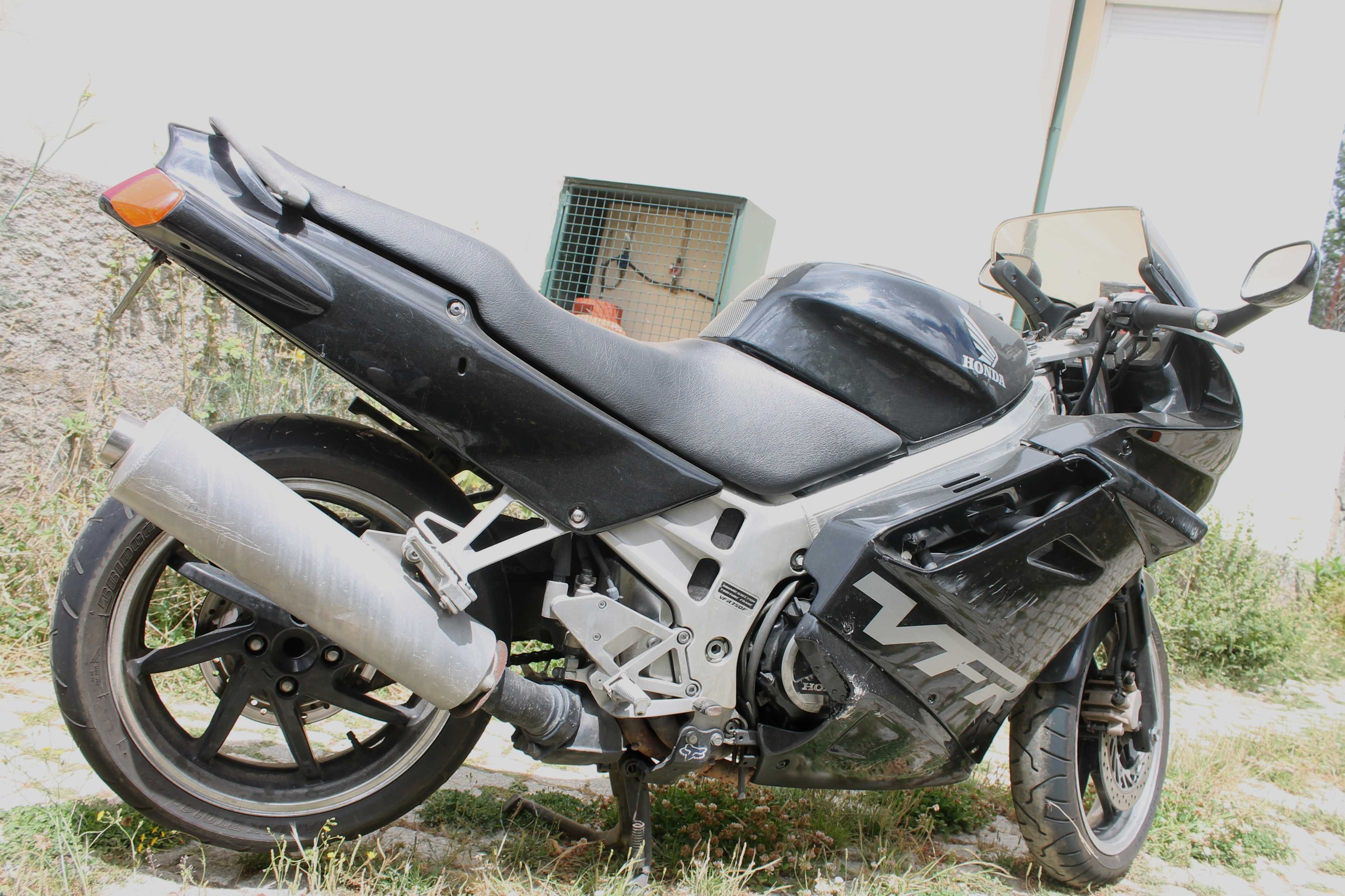 Mota Honda VFR 750 F