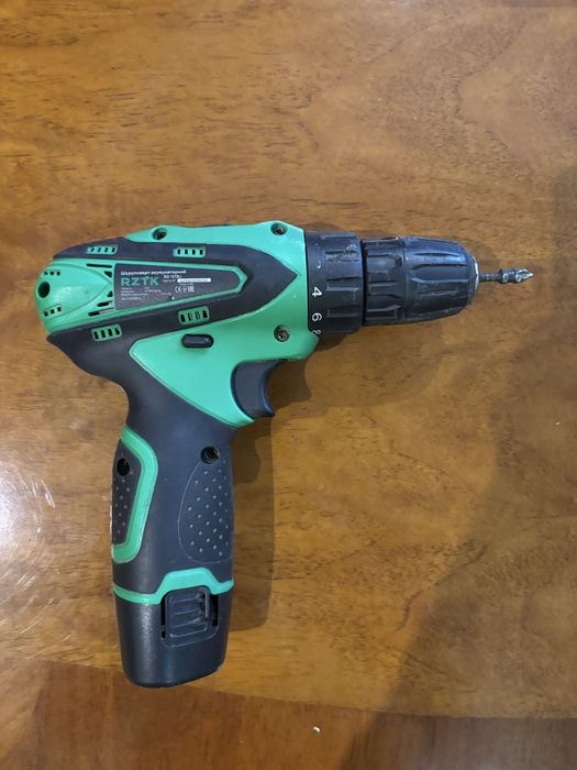 Акумуляторний шуруповерт