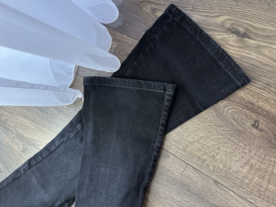 Джинси чорні кльош