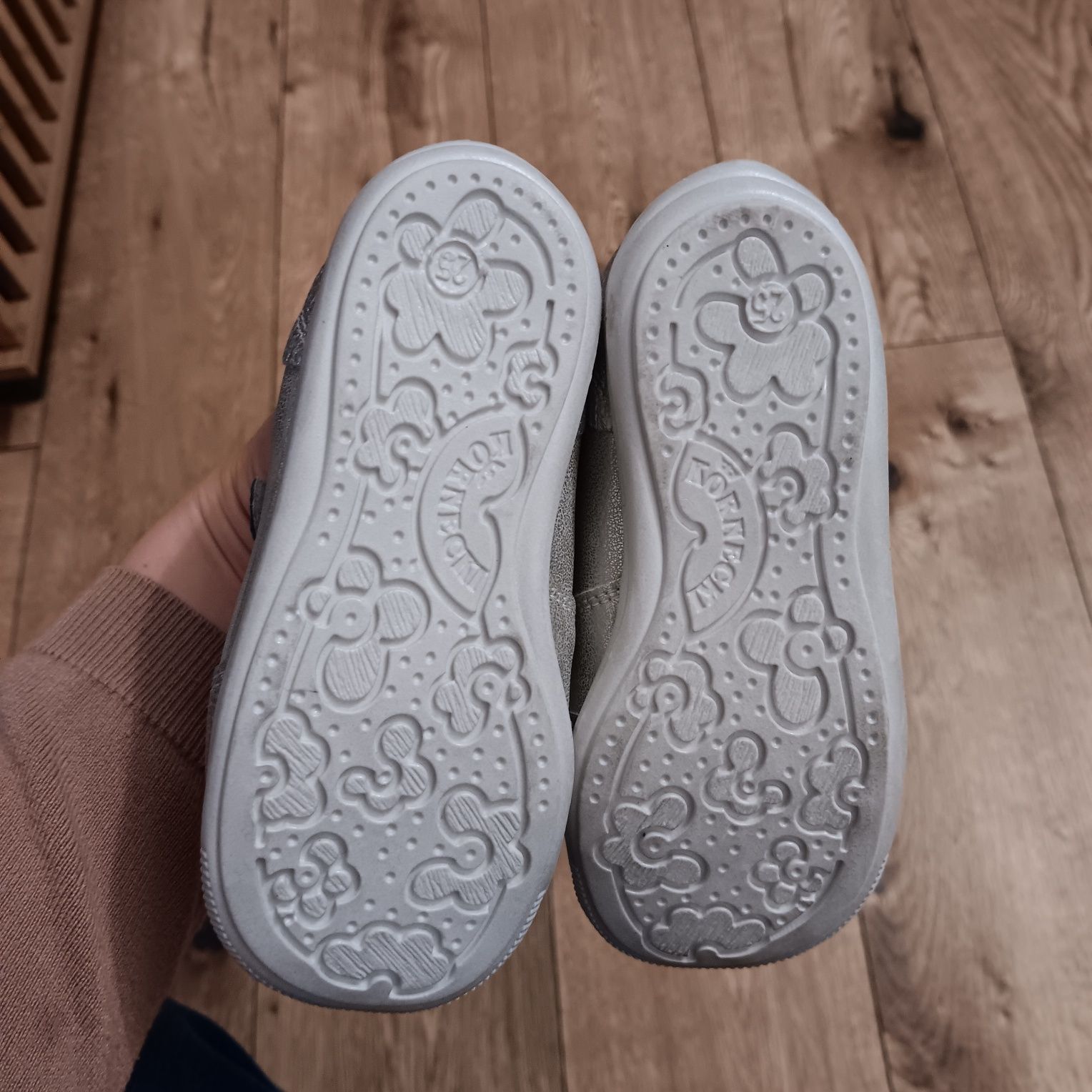 Sprzedam nowe buty Kornecki