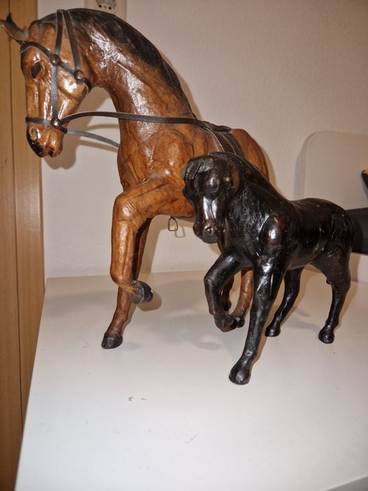 Figury koni ze skóry – 2 sztuki – dekoracyjne, ręczna robota