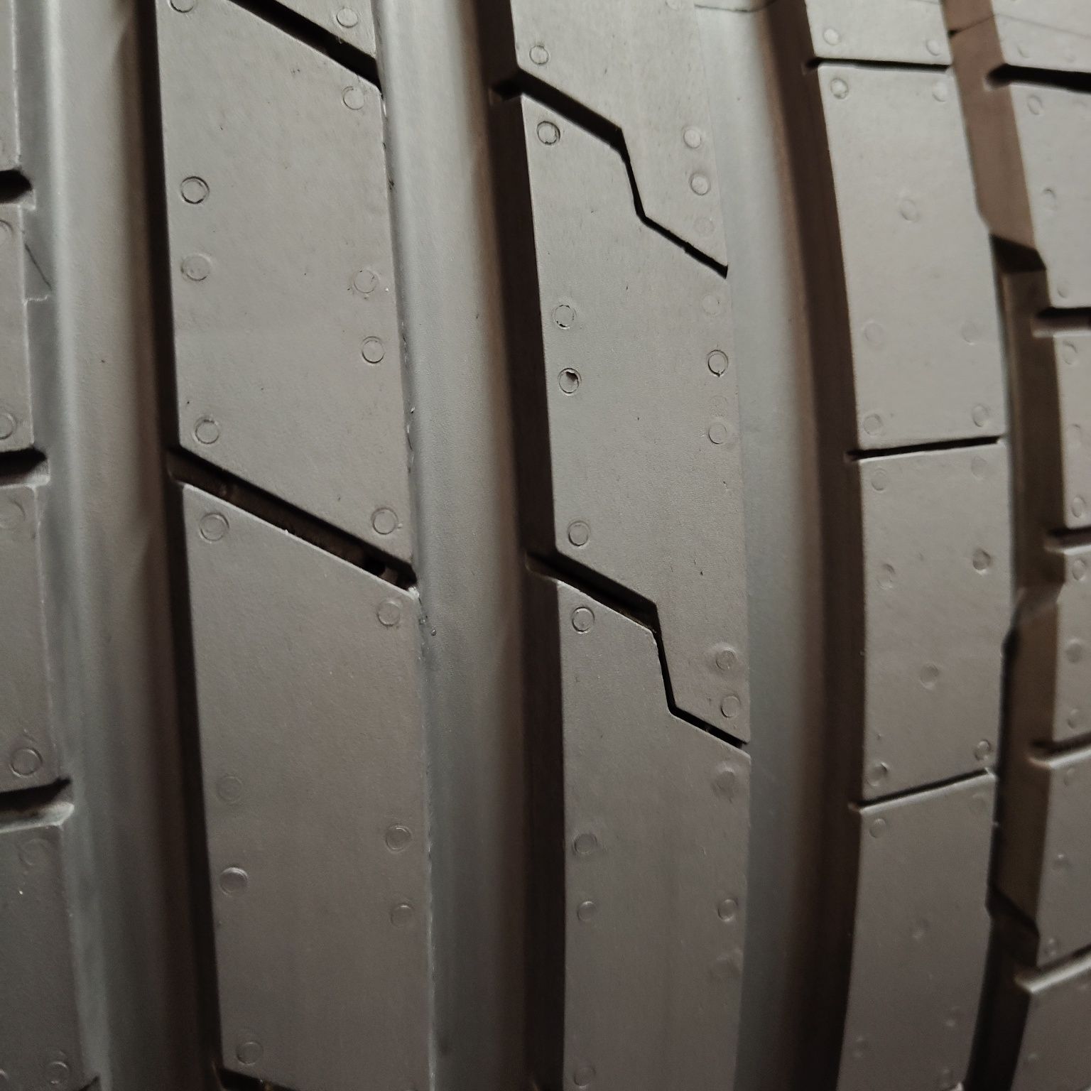 235/35/19 XL Sprzedam parę opon letnich Hankook