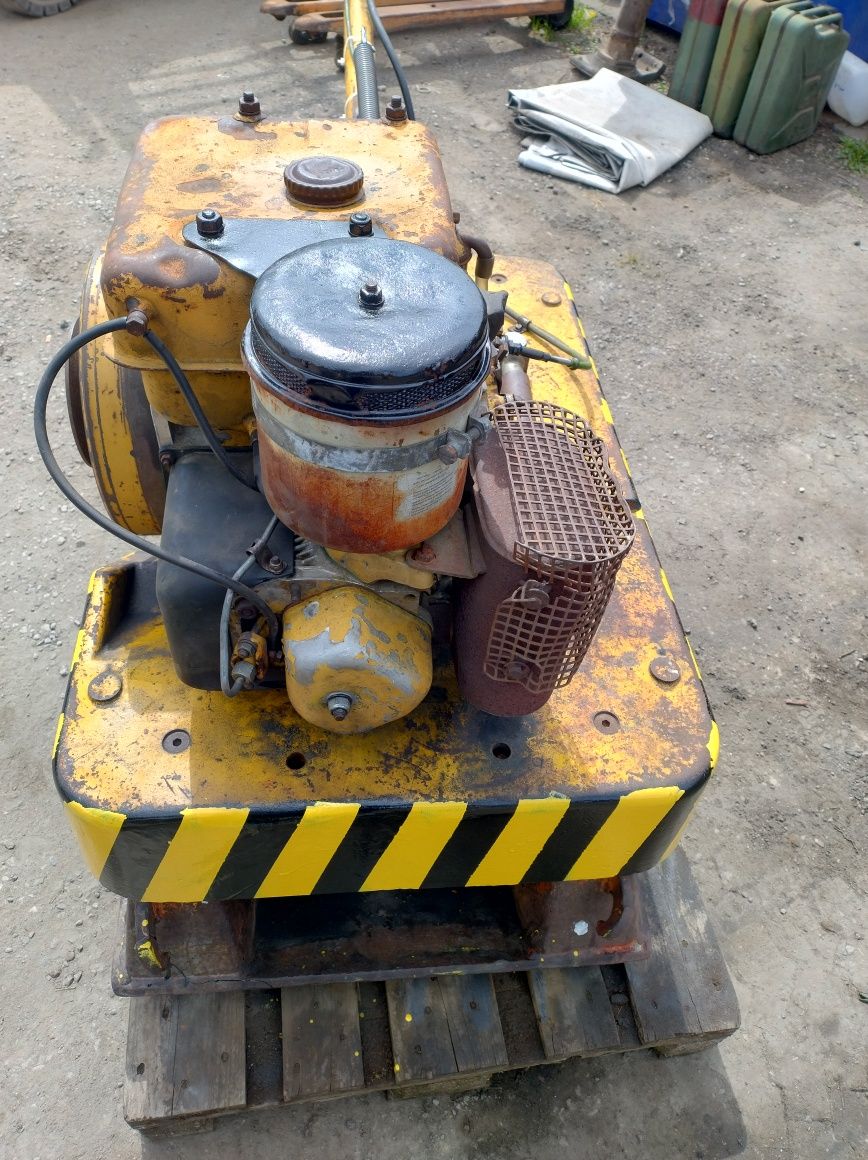 Zagęszczarka rewersyjny waga 550 kg