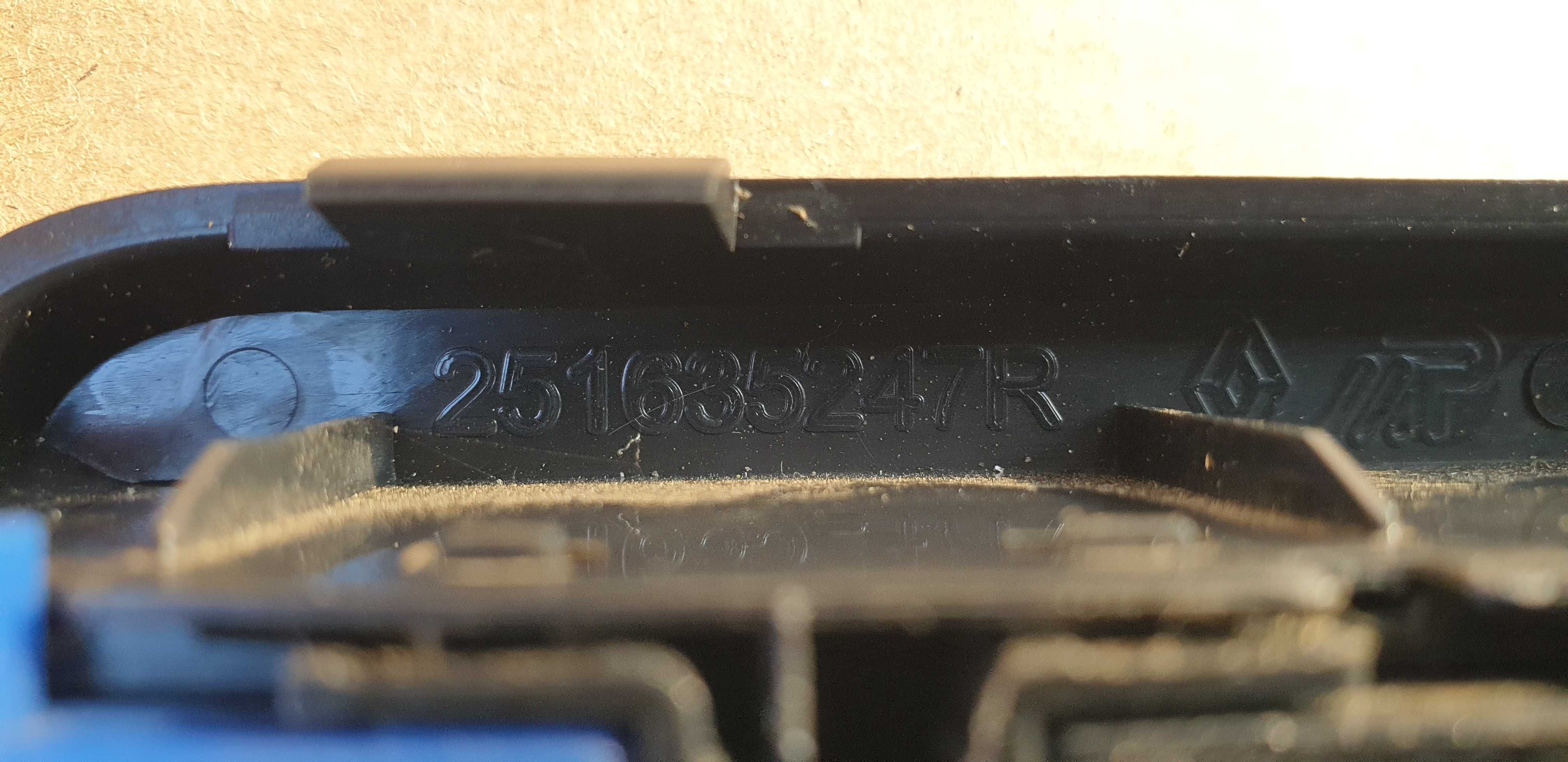 Dacia Duster I 1 lift panel przełącznik włącznik napędów 4x4