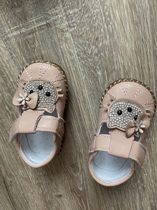 Туфельки для дівчинки