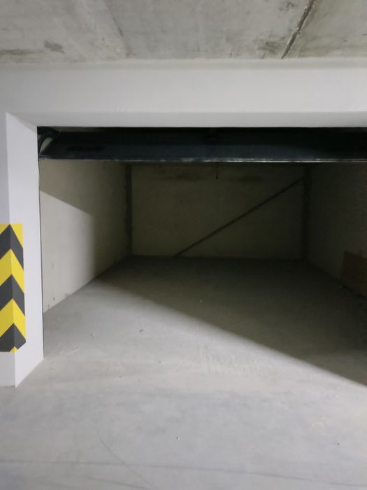 Продам гараж у (підземному) паркінгу.