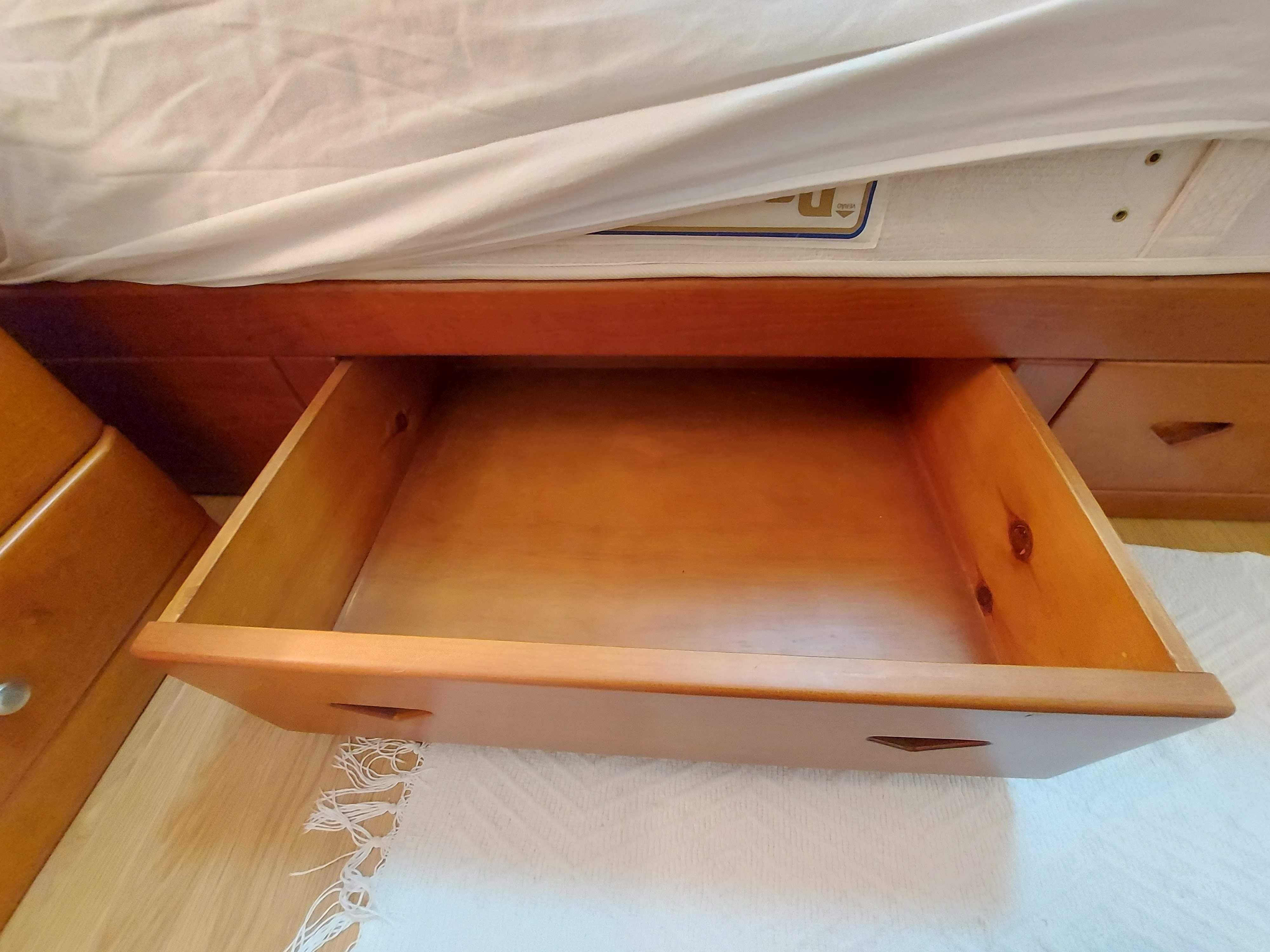 Conjunto de mobiliário de quarto