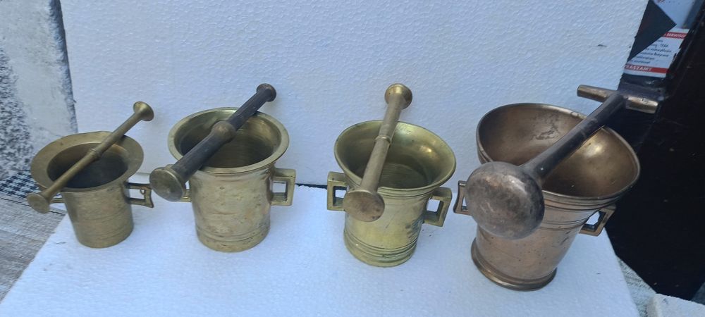 Moździerz wraz z pałkami z grubego mosiądzu