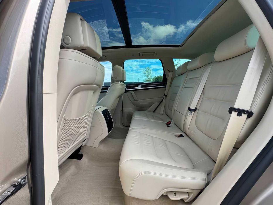 Volkswagen Touareg      2016