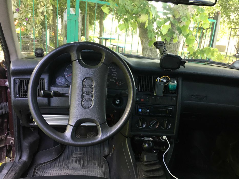 Ауді 80  авант 2.6л. 1993 рік.