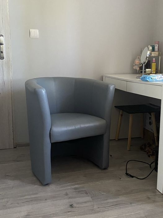 Fotel szary do toaletki