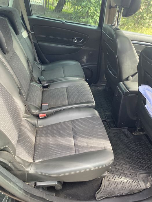 Продам авто Renault Grand Scenic 2012