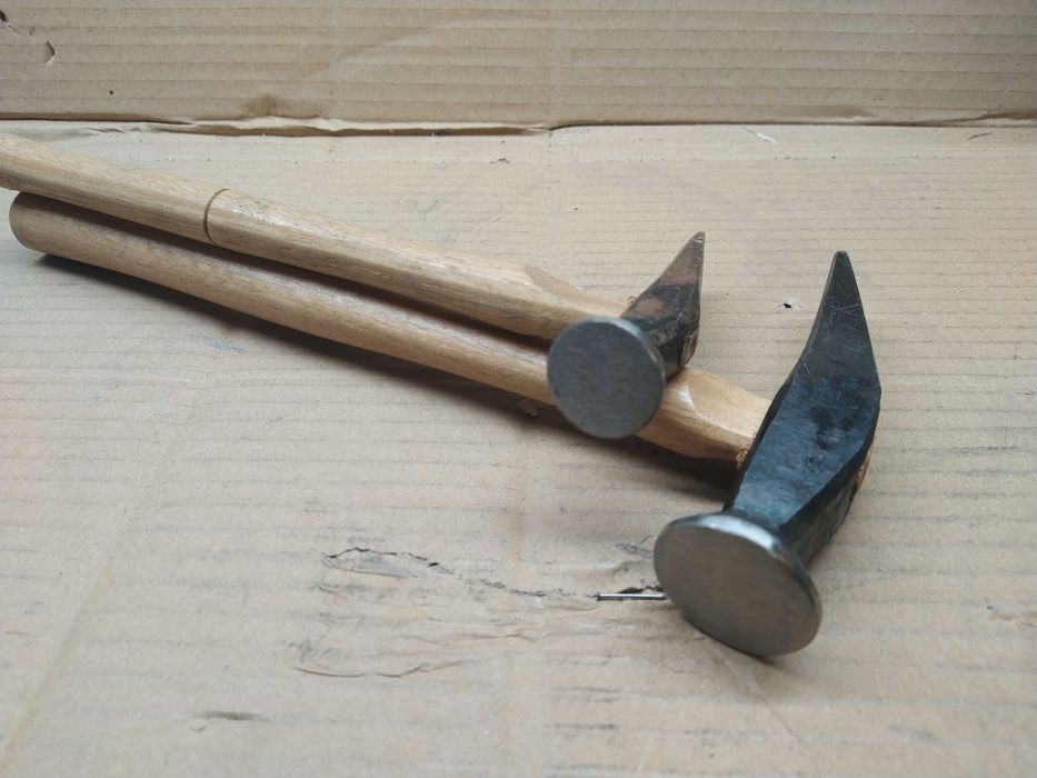 Martelo sapateiro e gaspeadeira