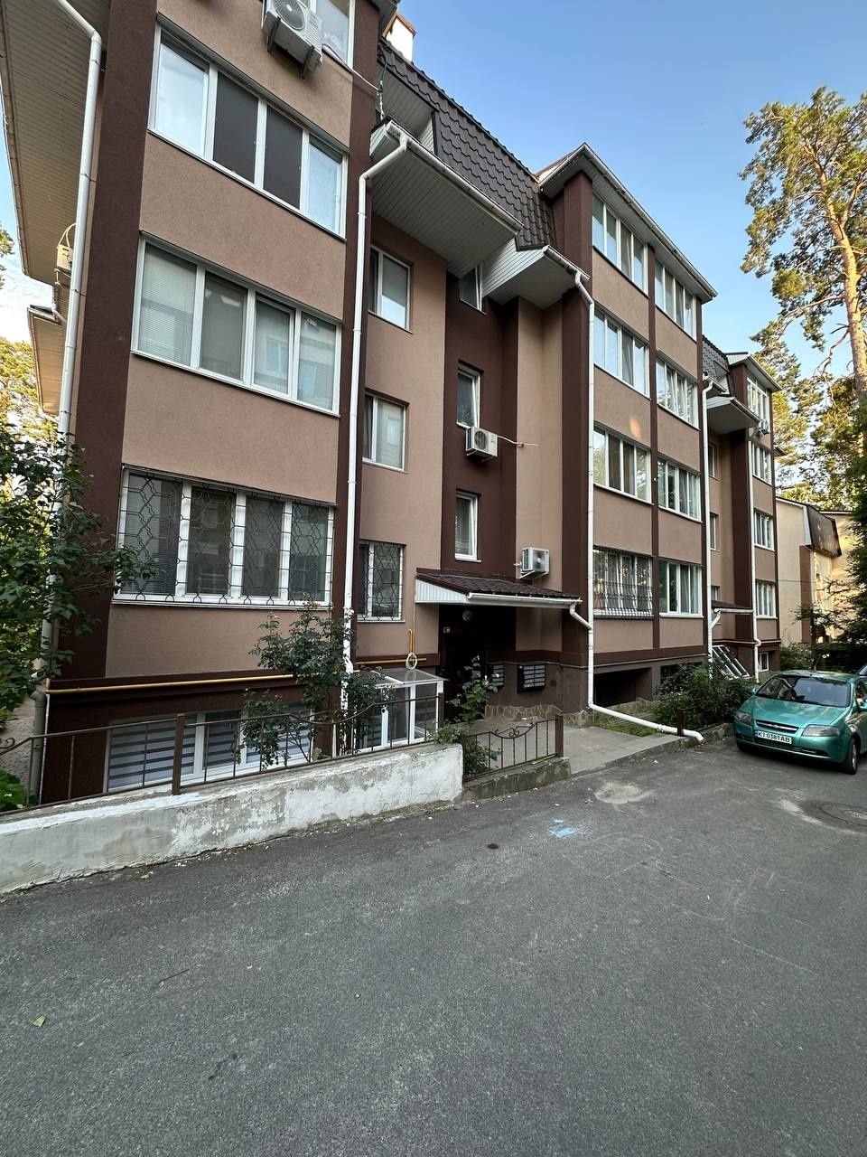 Продаж 2к квартири цоколь 63м2 з частковим ремонтом в Ірпені!