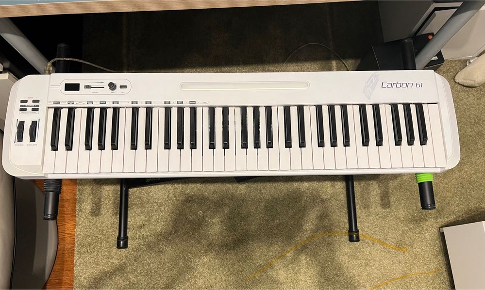 Teclado MIDi Samson Carbon 61 + Gravity Keyboard Stand