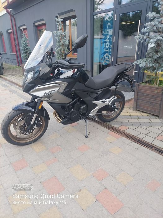 Мотоцикл Cfmoto 700MT.
