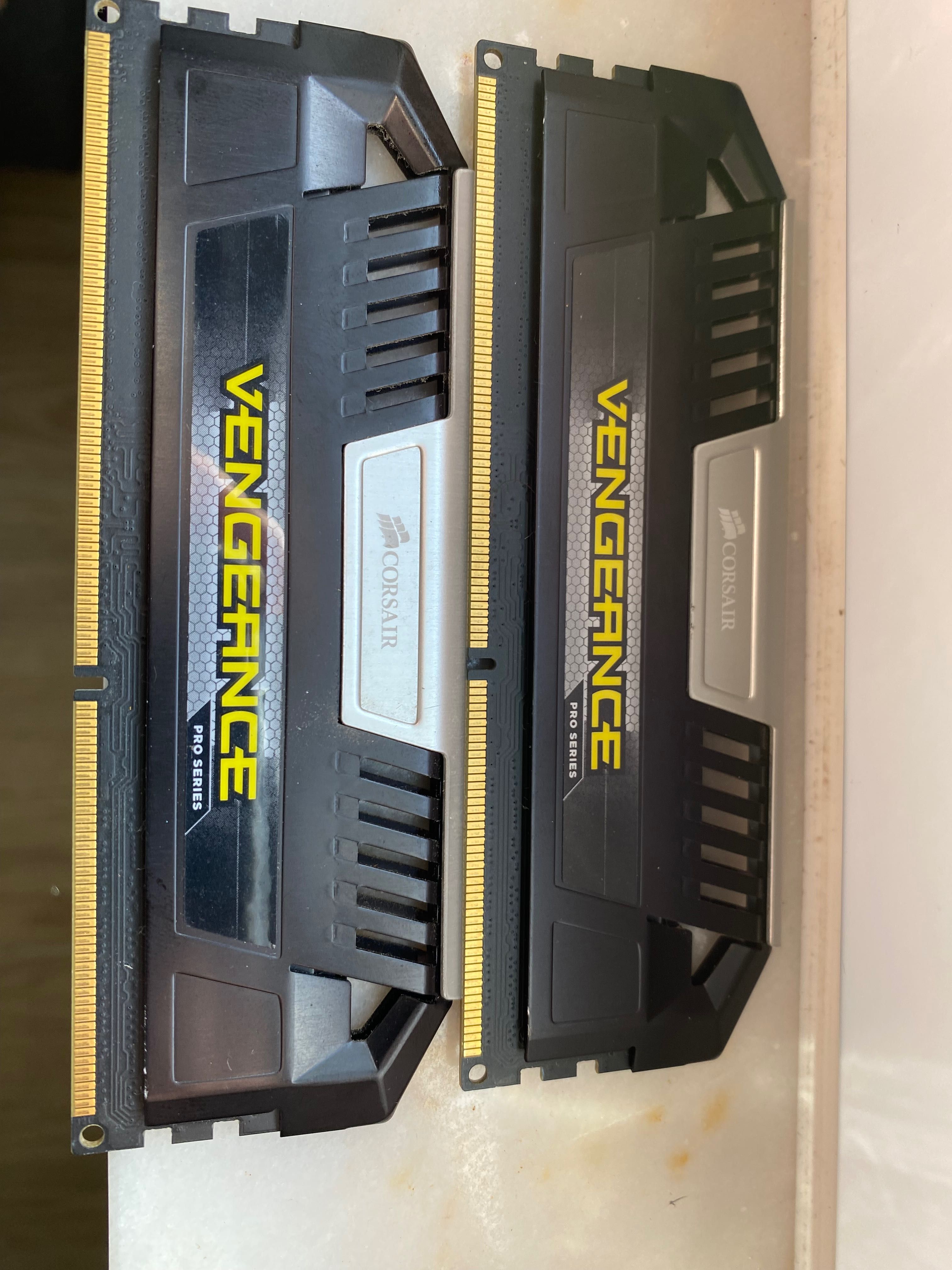 Memórias RAM Corsair Vengeance pro series 8GB ( 2 x 4GB )